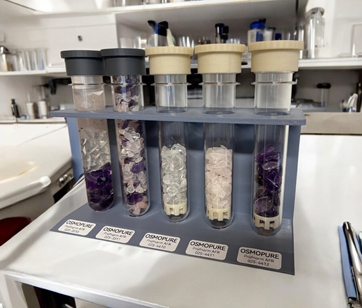 Verschiedene Edelsteine für die Trinkwasseraufbereitung, remineralisierung von Osmosewasser aus Auftisch Osmoseanlagen, Osmose Tischgeräten mit Bergkristall, Amethyst und Rosenquarz